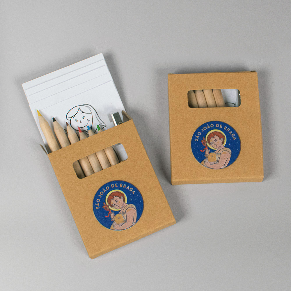 Caixa de lápis de cor (com afia) e desenhos para colorir